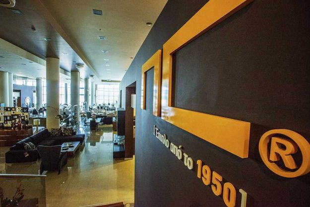 Κλασική Τραπεζαρία photo1