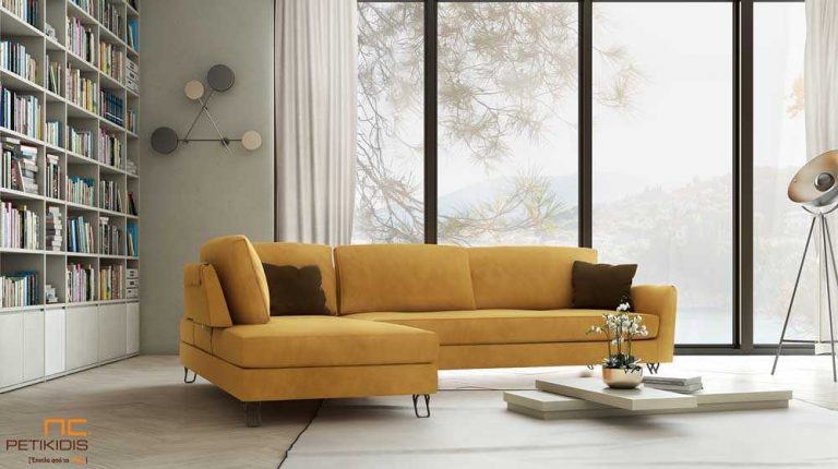 Σαλόνι γωνία Cosi με μεταλλικά πόδια και μηχανισμό στην πλάτη για ελευθερώνει όλο το βάθος του καναπέ για μεγαλύτερη ανάπαυση. Ύφασμα σε κίτρινους τόνους αλέκιαστο και αδιάβροχο.