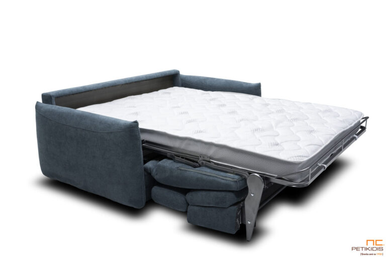 Καναπές κρεβάτι Rav με ηλεκτρικό μηχανισμό ανάκλησης και μηχανισμούς στο προσκέφαλο για μεγαλύτερη ανάπαυση. Ιταλικός σχεδιασμός της εταιρείας Cubo Rosso. Διατίθεται σε μεγάλη ποικιλία χρωμάτων και υφασμάτων καθώς και σε δέρμα. Λεπτομέρεια τρόπου μετατροπής από καναπέ σε κρεβάτι.