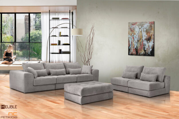 Σαλόνι Puzzle γωνιακό σε μοντέρνο σχέδιο. Διατίθεται σε κομμάτια με ανακλήσεις στην πλάτη και σκαμπό για να διαμορφώσετε εσείς το τελικό σχήμα και την τελική διάσταση που χρειάζεστε. Με ύφασμα σε γκρί αποχρώσεις σε κοτλέ πλέξη αδιάβροχο. Δίνεται η δυνατότητα παραγωγής σε πολλές αποχρώσεις και σε άλλα υφάσματα.