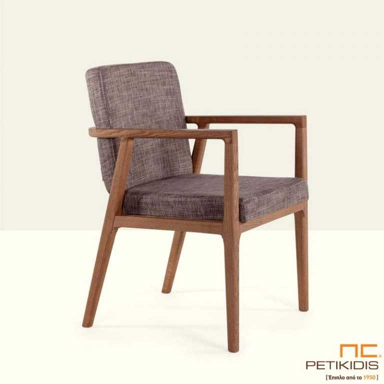 Καρεκλοπολυθρόνα Morona σε ξύλο μασίφ οξιά. Το ύφασμα είναι σε γκρι τόνους αδιάβροχο και αλέκιαστο.