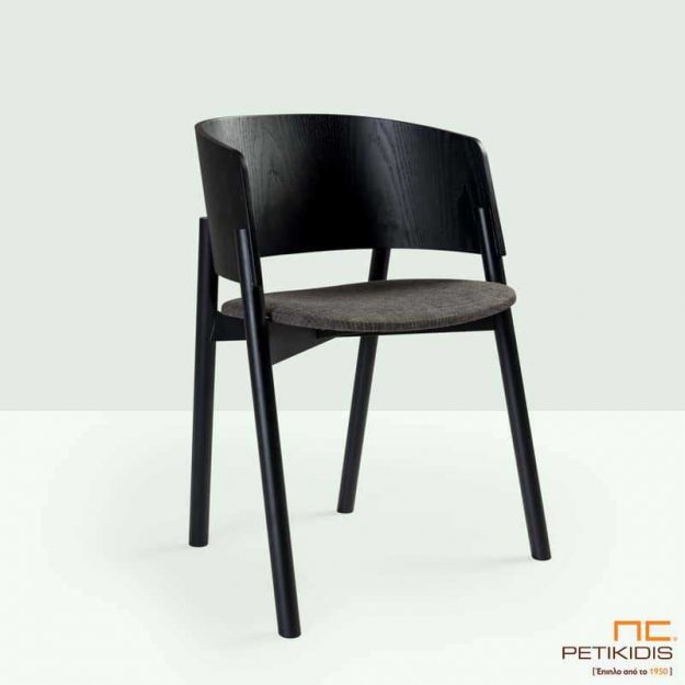 Καρεκλοπολυθρόνα Halla plus. Διαθέτει μασίφ ξύλινο σκελετό και μαξιλαράκι στο κάθισμα για μεγαλύτερη άνεση. Ο ιδιαίτερος σχεδιασμός στην πλάτη προσφέρει άνετο κάθισμα καθώς αγκαλιάζει το σώμα.