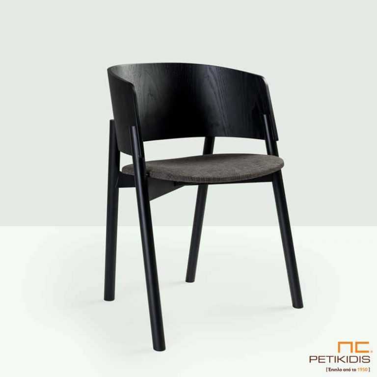 Καρεκλοπολυθρόνα Halla plus. Διαθέτει μασίφ ξύλινο σκελετό και μαξιλαράκι στο κάθισμα για μεγαλύτερη άνεση. Ο ιδιαίτερος σχεδιασμός στην πλάτη προσφέρει άνετο κάθισμα καθώς αγκαλιάζει το σώμα.