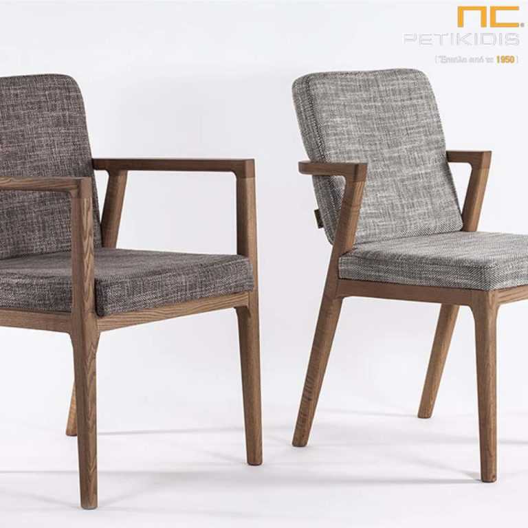 Καρέκλα Mossa και καρεκλοπολυθρόνα Morona με ξύλινο σκελετό μασίφ οξιά. Σε γκρι ύφασμα αδιάβροχο και αλέκιαστο.