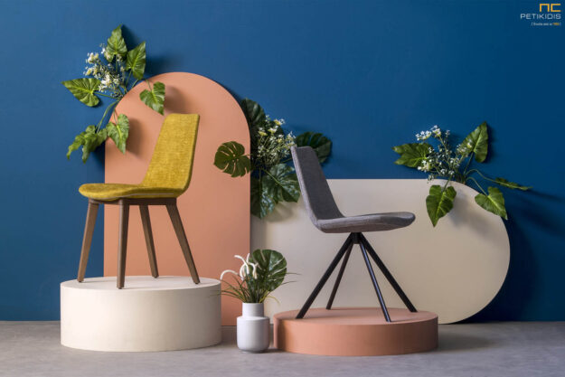 Καρέκλα Pilla A92 με μασίφ ξύλινη βάση και ύφασμα σε κίτρινο χρώμα αδιάβροχο και αλέκιαστο. Διατείθεται σε μεγάλη ποικιλία χρωμάτων ξύλου και υφασμάτων. Μπορεί να παραχθεί και με μεταλλική βάση για μια πιο Industrial διάθεση.