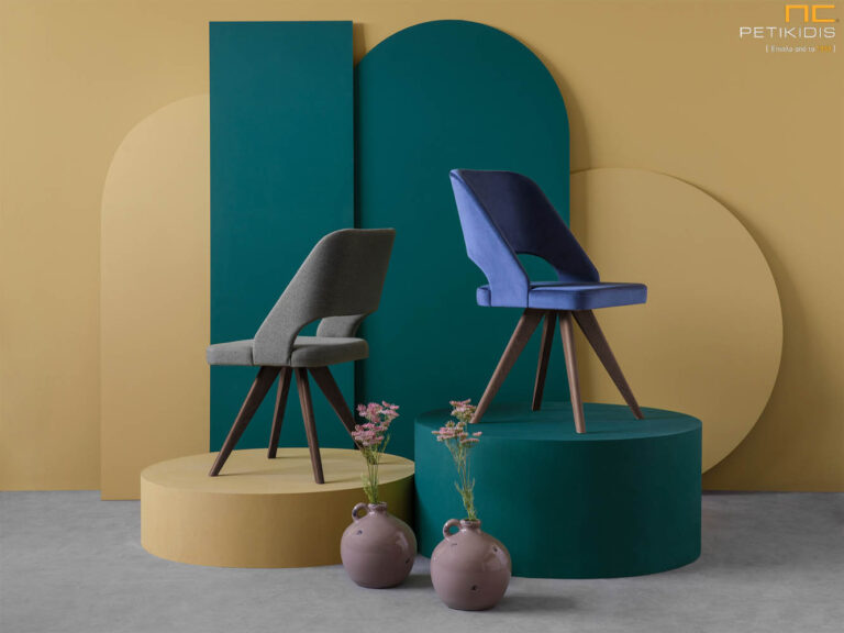 Καρέκλα Pollita με μασίφ ξύλινα πόδια. Η πλάτη και το κάθισμα είναι με ύφασμα για μεγαλύτερη άνεση με αλέκιαστο και αδιάβροχο ύφασμα. Διατίθεται σε μεγάλη ποικιλία χρωμάτων ξύλου και υφασμάτων.