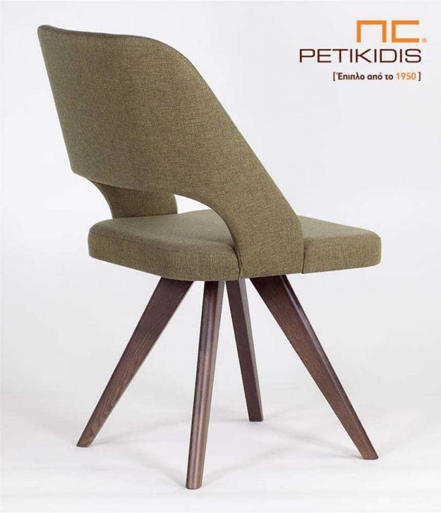 Καρέκλα Pollita με μασίφ ξύλινα πόδια. Η πλάτη και το κάθισμα είναι με ύφασμα για μεγαλύτερη άνεση σε πράσινους τόνους αλέκιαστο και αδιάβροχο. Λεπτομέρεια πλάτης.