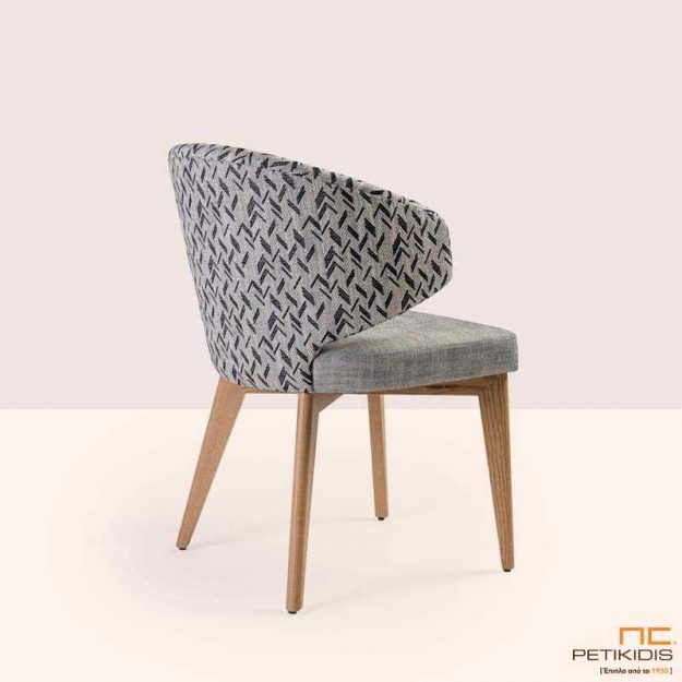 Καρέκλα Sanita σε ξύλο μασίφ οξιά και συνδυασμό δύο διαφορετικών υφασμάτων. .Λεπτομέρεια πλάτης.