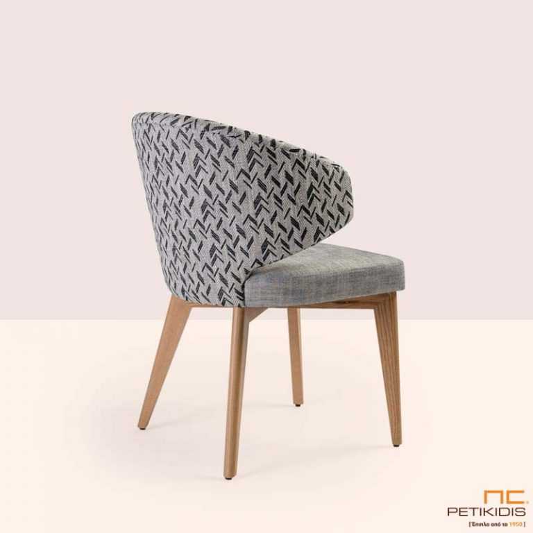 Καρέκλα Sanita σε ξύλο μασίφ οξιά και συνδυασμό δύο διαφορετικών υφασμάτων. .Λεπτομέρεια πλάτης.