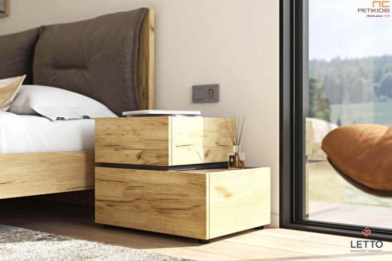 Κρεβατοκάμαρα Loft από τεχνητό καπλαμά με μαξιλάρες στο κεφαλάρι. Οι μαξιλάρες είναι αποσπώμενες για εύκολο καθάρισμα. Μοντέρνο style ιδανικό για μικρούς χώρους. Λεπτομέρεια κομοδίνου.