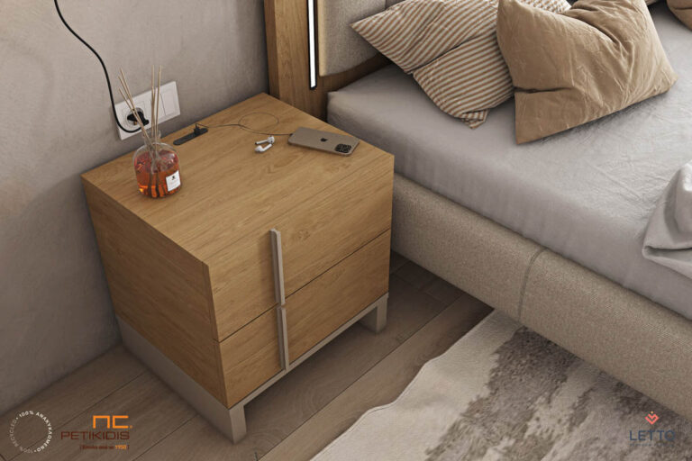 Κρεβατοκάμαρα Mod κατασκευασμένη από τεχνητό καπλαμά , ύφασμα σε εκρού απόχρωση αλέκιαστο και λεπτομέρειες λάκας. Μοντέρνος και minimal σχεδιασμός. Διαθέτει φωτισμό led στο κεφαλάρι με εύκολή χρήση καθώς διαθέτει κουμπί ανεξάρτητο για την κάθε πλευρά. Λεπτομέρεια κομοδίνου.