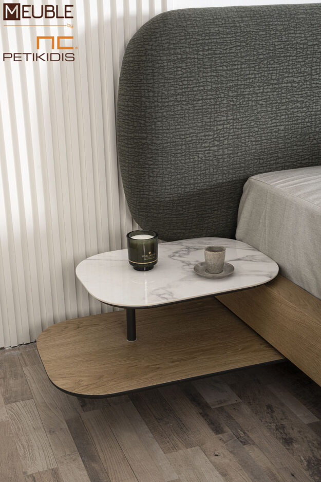 Κρεβάτι Cute από ξύλο δρυς, ύφασμα αλέκιαστο και μεταλλικά στοιχεία και ενσωματωμένα κομοδίνα. Μοντέρνο και minimal style.Διατίθεται σε μεγάλη ποικιλία χρωμάτων και υφασμάτων by Eterno Mobili.