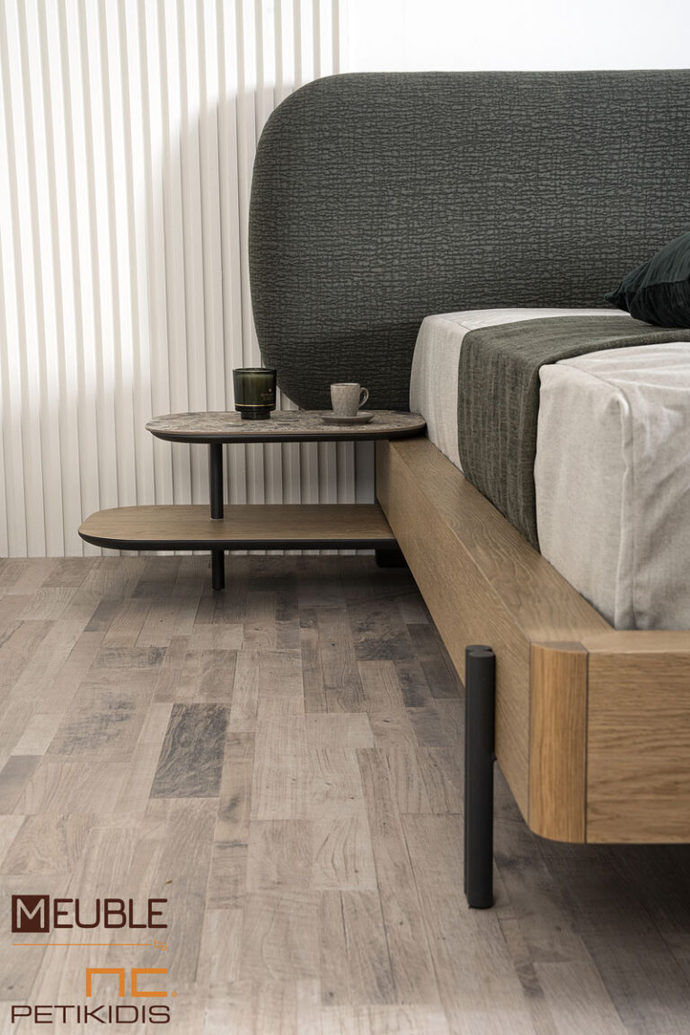 Κρεβάτι Cute από ξύλο δρυς, ύφασμα αλέκιαστο και μεταλλικά στοιχεία και ενσωματωμένα κομοδίνα. Μοντέρνο και minimal style.Διατίθεται σε μεγάλη ποικιλία χρωμάτων και υφασμάτων by Eterno Mobili.