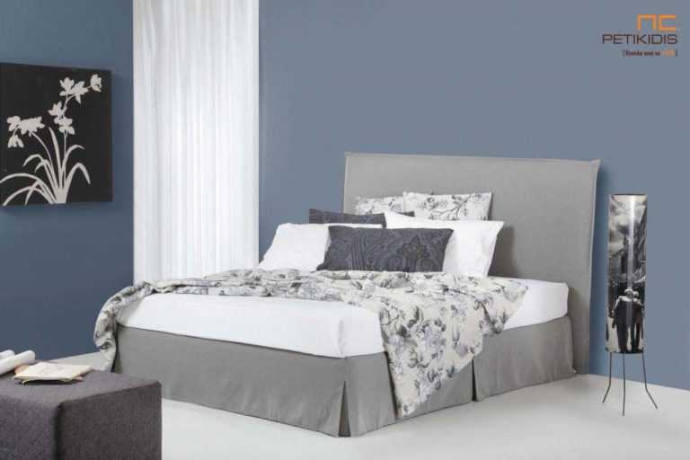 Υφασμάτινο κρεβάτι Anais της Linea Strom σε γκρι ύφασμα μονόχρωμο αλέκιαστο και αδιάβροχο. Το ύφασμα αφαιρείται από την βάση και το κεφαλάρι για εύκολο καθάρισμα.