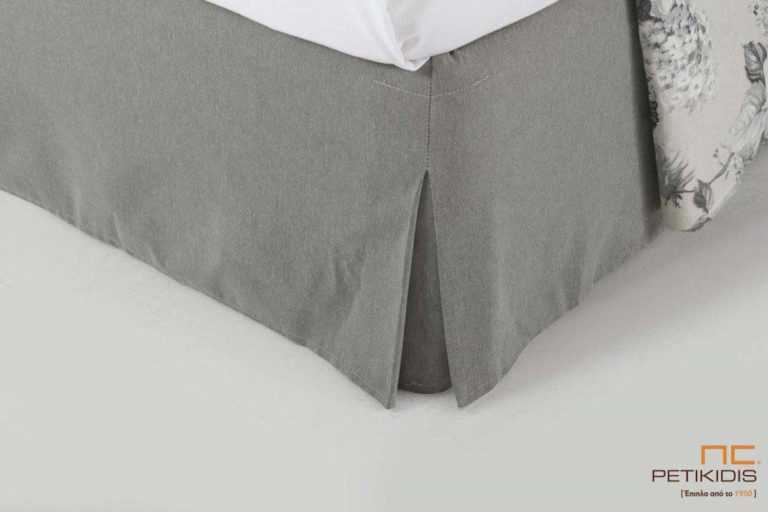 Υφασμάτινο κρεβάτι Anais της Linea Strom σε γκρι ύφασμα μονόχρωμο αλέκιαστο και αδιάβροχο. Το ύφασμα αφαιρείται από την βάση και το κεφαλάρι για εύκολο καθάρισμα. Λεπτομέρεια ποδιάς.