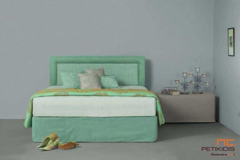 Υφασμάτινο κρεβάτι Ermina της Linea Strom σε ανοιχτό πράσινο μονόχρωμο ύφασμα.