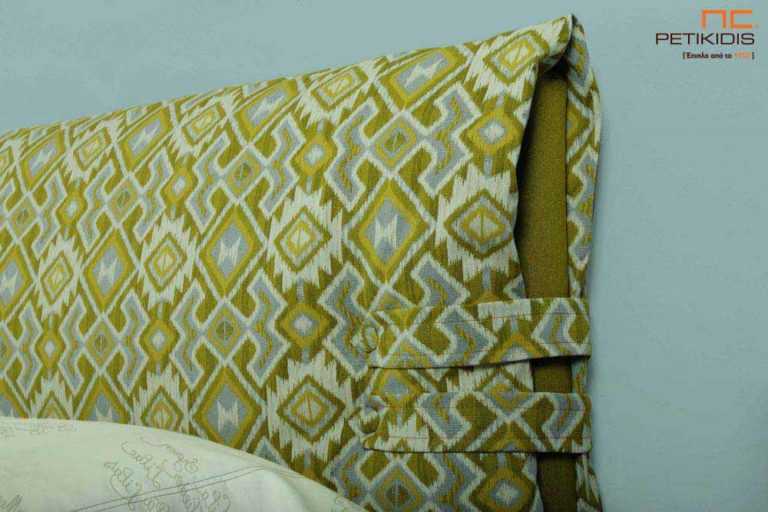 Υφασμάτινο κρεβάτι Frida της Linea Strom σε πράσινο ύφασμα μονόχρωμο αλέκιαστο και αδιάβροχο και γεωματρικά σχέδια στις μαξιλάρες του κεφαλαριού. Το ύφασμα αφαιρείται από την βάση και το κεφαλάρι για εύκολο καθάρισμα. Λεπτομέρεια μαξιλάρας.