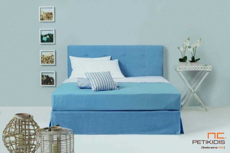 Υφασμάτινο κρεβάτι Interno της Linea Strom σε γαλάζιο ύφασμα μονόχρωμο αλέκιαστο και αδιάβροχο.Το ύφασμα αφαιρείται από βάση και κεφαλάρι για εύκολο καθάρισμα.