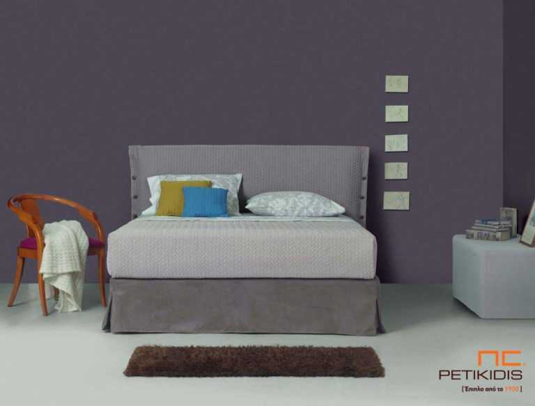 Υφασμάτινο κρεβάτι Sarina της Linea Strom σε μονόχρωμο καπιτονέ γκρι ύφασμα.Το ύφασμα είναι αποσπώμενο και από τη βάση και από το κεφαλάρι για εύκολο καθάρισμα.