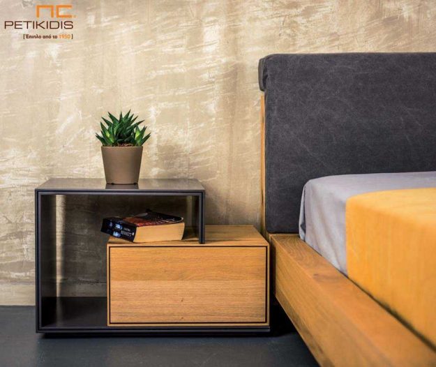 Κλασική Τραπεζαρία Κρεβατοκάμαρα Cube κατασκευασμένη από ξύλο δρυς ρουστίκ. Στο κεφαλάρι διαθέτει δύο μαξιλάρια με αδιάβροχο ύφασμα και μηχανισμούς πολλαπλών θέσεων για μεγαλύτερη ανάπαυση. Λεπτομέρεια πτυσσόμενου κομοδίνου.