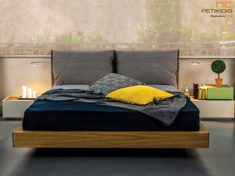 Κρεβατοκάμαρα New free κατασκευασμένη με ξύλο δρυς και λεπτομέρειες λάκας. Το κεφαλάρι διαθέτει αποσπώμενες υφασμάτινες μαξιλάρες