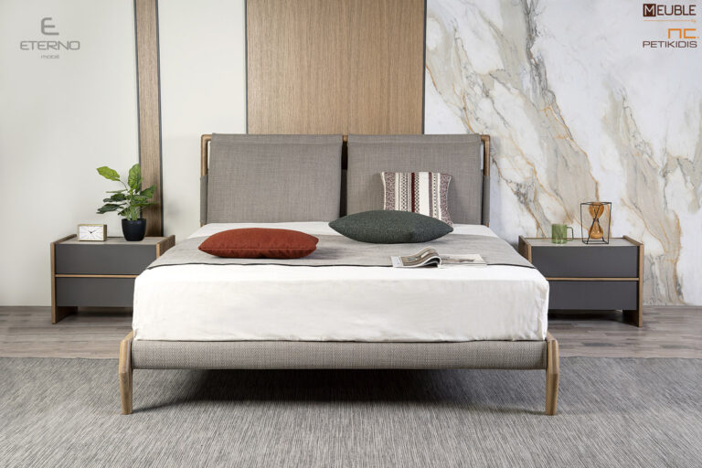 Κρεβατοκάμαρα Icon σε Δρυς ή Δρυς ρουστίκ, λάκα και κεραμική επιφάνεια στα κομοδίνα, συνδυασμένη με αλέκιαστο αδιάβροχο ύφασμα στο κεφαλάρι και στο ποδαρικό. Μίνιμαλ και μοντέρνο style.