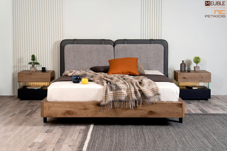 Κρεβατοκάμαρα Think σε minimal και λιτό σχεδιασμό. Συνδυάζει αρμονικά το ρουστίκ δρυς, τη γκοφρέ λάκα και το αδιάβροχο ύφασμα στο κεφαλάρι του. Διατίθεται σε ποικιλία χρωμάτων και συνδυασμό υφασμάτων. Χαρακτηριστική η λεπτομέρεια από κρύσταλλο στα κομοδίνα και ο έξτρα φωτισμός σε αυτά.