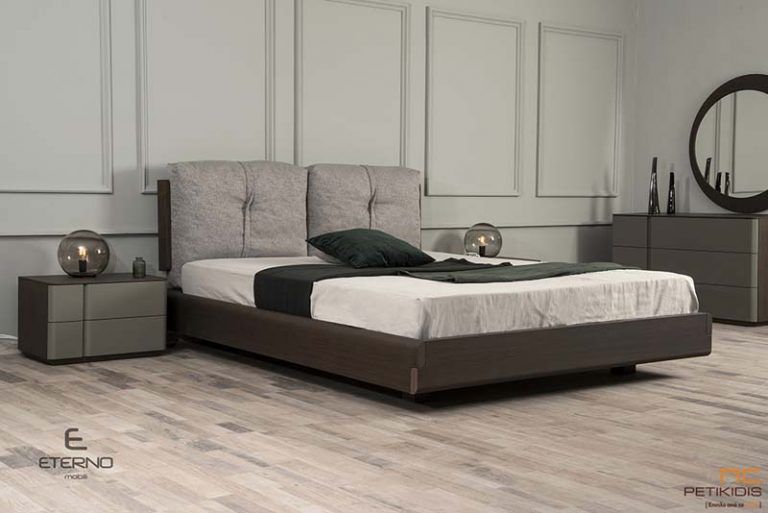 Κρεβατοκάμαρα Feel με υφασμάτινες αποσπώμενες μαξιλάρες κατασκευασμένο από ξύλο δρυς και διακοσμητική λάκα.