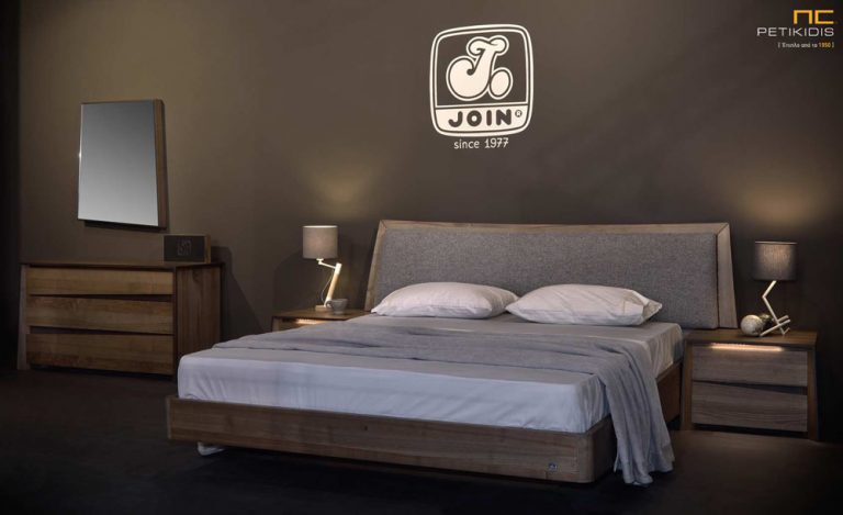 Μοντέρνα Κρεβατοκάμαρα Melira με Φωτισμό στα Κομοδίνα σε ξύλο ελιάς και υφασμάτινο κεφαλάρι.