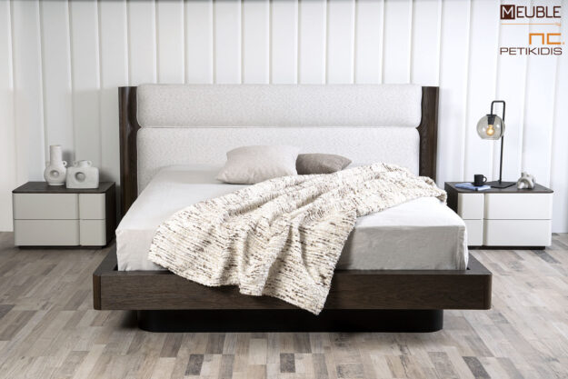 Κρεβατοκάμαρα Twin από ξύλο δρυς, ύφασμα εκρού αλέκιαστο και λεπτομέρειες λάκας. Διατίθεται σε μεγάλη ποικιλία χρωμάτων και υφασμάτων by Eterno Mobili. Διαθέτει προαιρετικό φωτισμό στο κεφαλάρι.