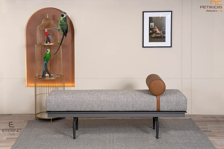 Πάγκος Balance με μεταλλικά πόδια και ξύλινη βάση. Διατίθεται σε μεγάλη ποικιλία χρωμάτων ξύλου και υφασμάτων.