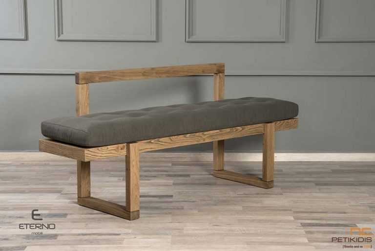 Πάγκος Joy με σκελετό από ξύλο δρυς ρουστίκ και με μεγάλο μαξιλάρι στο κάθισμα σε γκρι λαδί χρώμα, που προσφέρει extra άνεση και ύφασμα αλέκιαστο και αδιάβροχο..