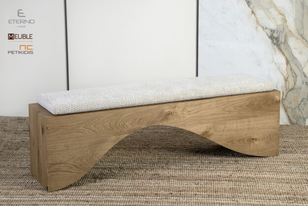 Ο πάγκος smooth, φτιαγμένος ξύλο ρουστίκ σε πολλές αποχρώσεις. Το ύφασμά του είναι αδιάβροχο και αλέκιαστο και διατίθεται σε μεγάλη ποικιλία χρωμάτων και υφών. Μοντέρνο και Minimal style.