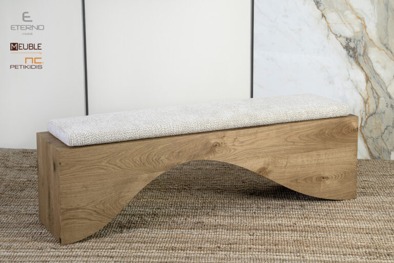 Ο πάγκος smooth, φτιαγμένος ξύλο ρουστίκ σε πολλές αποχρώσεις. Το ύφασμά του είναι αδιάβροχο και αλέκιαστο και διατίθεται σε μεγάλη ποικιλία χρωμάτων και υφών. Μοντέρνο και Minimal style.