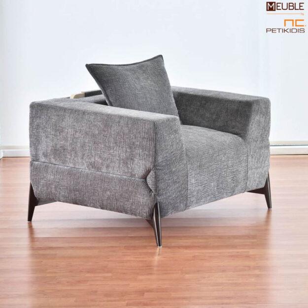 Πολυθρόνα κρεβάτι Μύκονος σε μοντέρνα γραμμή με πρακτικό και εύκολο άνοιγμα. Φοράει αδιάβροχο αλέκιαστο ύφασμα σε αποχρώσεις του γκρι. Υπάρχει δυνατότητα αλλαγής υφάσματος.