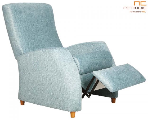 Πολυθρόνα Νάξος με ξύλινα πόδια και μηχανισμό Relax χειροκίνητο σε μπλε ύφασμα αλέκιαστο και αδιάβροχο.