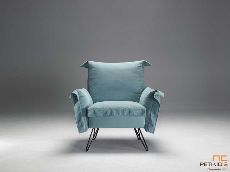 Πολυθρόνα People με μεταλλικά πόδια με ιδιαίτερα άνετο κάθισμα.