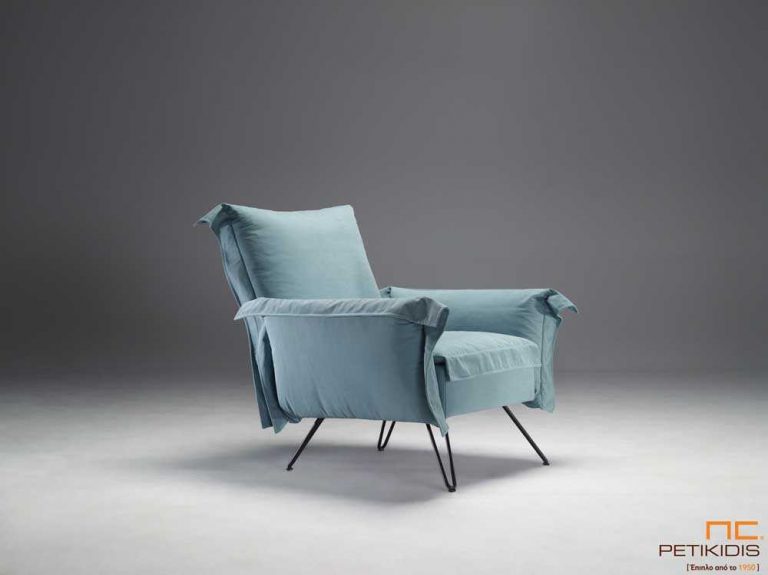 Πολυθρόνα People με μεταλλικά πόδια με ιδιαίτερα άνετο κάθισμα.