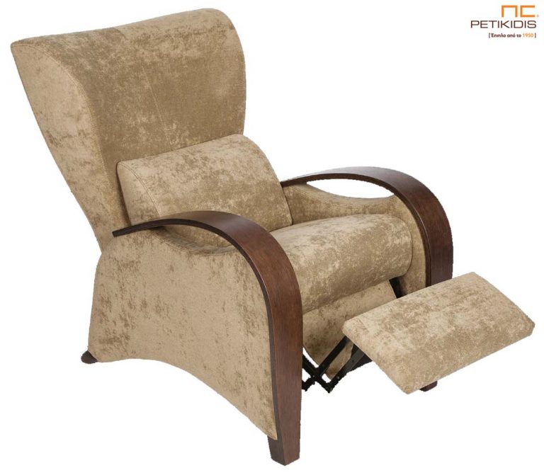 Πολυθρεόνα Ρόδος με ξύλινα μπράτσα και ύφασμα σε καφέ αποχρώσεις αλέκιαστο και αδιάβροχο.Διαθέτει χειροκίνητο ή ηλεκτρικό μηχανισμό relax για μεγαλύτερη ανάπαυση.Λεπτομέρεια.