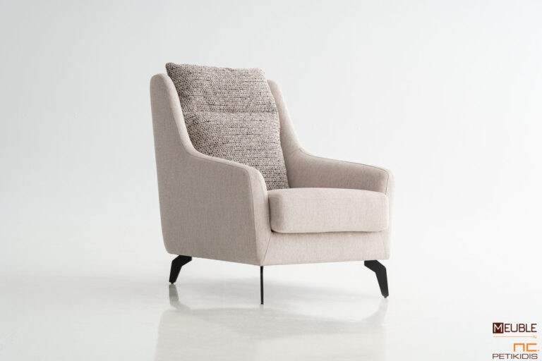 Μοντέρνα πολυθρόνα Elton κατασκευασμένη από ξύλινο σκελετό, αδιάβροχα υφάσματα σε άσπρο και γκρί χρώμα και σιδερένια πόδια. Υπάρχει η δυνατότητα επιλογής χρωμάτων και υφασμάτων.