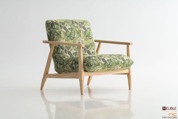 Πολυθρόνα Fanny, υψηλής αισθητικής, κατασκευασμένη από μασίφ ξύλο Δεσποτάκι (Μέλιο), με άνετες μαξιλάρες ντυμένες με αδιάβροχο και αλέκιαστο ύφασμα σε άσπρο και πράσινο χρώμα. Υπάρχει η δυνατότητα αλλαγής χρωμάτων στο ξύλο καθώς και των υφασμάτων.