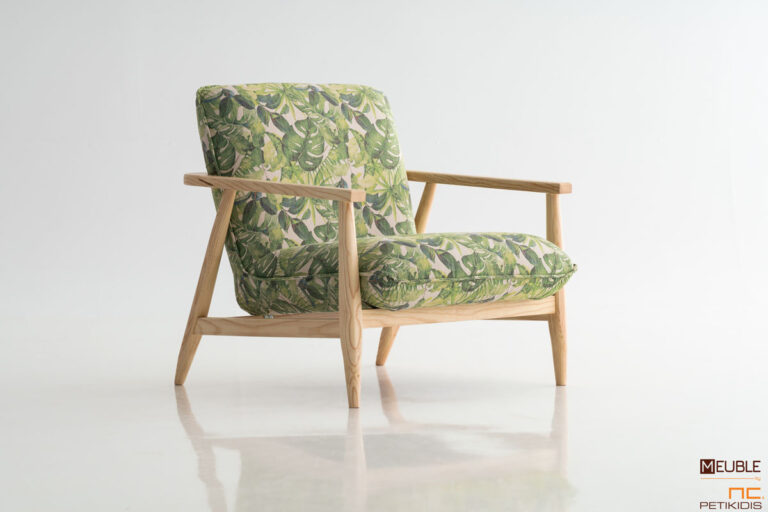 Πολυθρόνα Fanny, υψηλής αισθητικής, κατασκευασμένη από μασίφ ξύλο Δεσποτάκι (Μέλιο), με άνετες μαξιλάρες ντυμένες με αδιάβροχο και αλέκιαστο ύφασμα σε άσπρο και πράσινο χρώμα. Υπάρχει η δυνατότητα αλλαγής χρωμάτων στο ξύλο καθώς και των υφασμάτων.