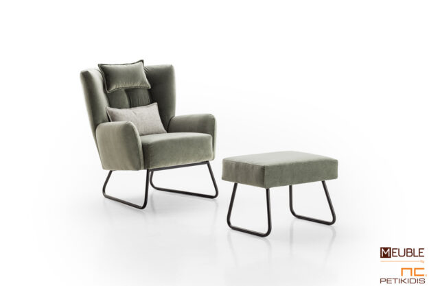 Πολυθρόνα Public με σκαμπώ-υποπόδιο με μεταλλική σταθερή βάση με βελούδινο αλέκιαστο ύφασμα.