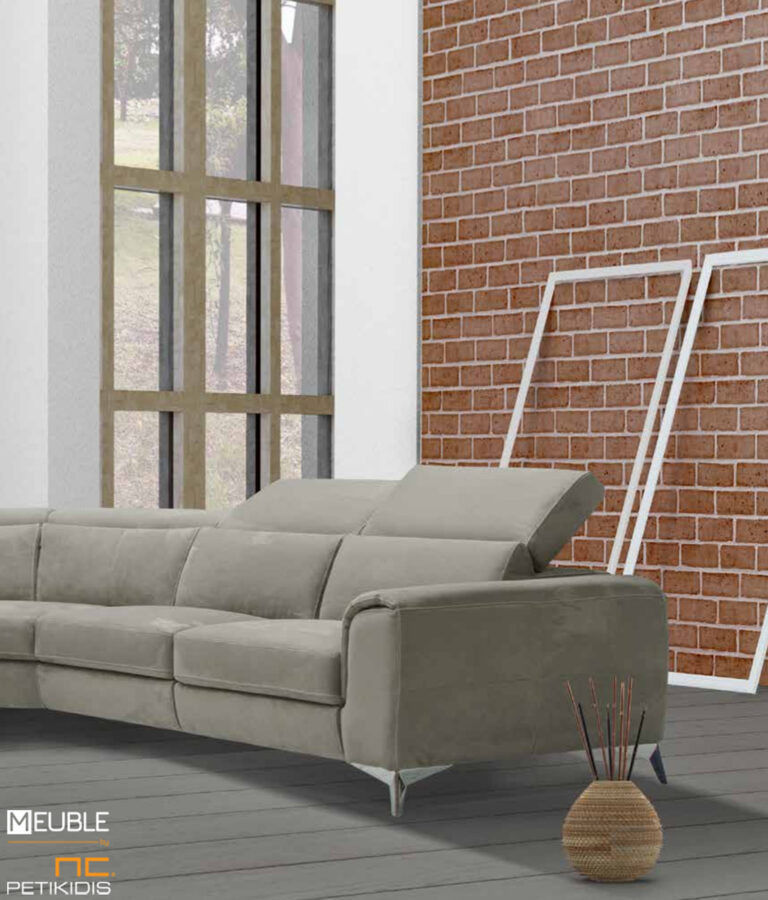 Σαλόνι γωνία Alzira ιταλικής κατασκευής της εταιρίας Cubo rosso, ντυμένος με γνήσιο δέρμα. Διαθέτει δύο μπράτσα και μηχανισμούς ανάκλησης στην πλάτη και στο κάθισμα. Δυνατότητα κατασκευής του και σε ύφασμα. Μοντέρνο και άκρως αναπαυτικό.