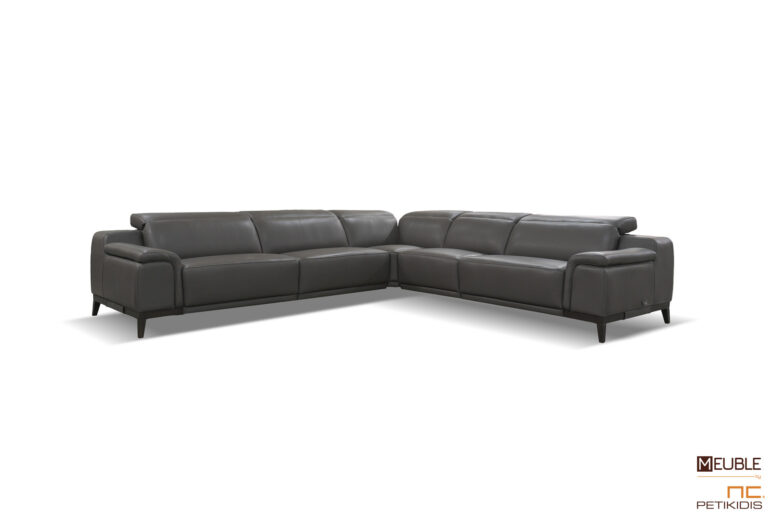 Σαλόνι γωνία Demetra ιταλικής κατασκευής της εταιρίας Cubo rosso ντυμένος με γνήσιο δέρμα και ξύλινη βάση. Διαθέτει ηλεκτρικές ανακλήσεις στην πλάτη και στο κάθισμα για μεγαλύτερη ανάπαυση. Διατίθεται σε μεγάλη ποικιλία χρωμάτων και διαστάσεων. Υπάρχει η δυνατότητα παραγωγής του με ύφασμα. Μοντέρνο και άκρως αναπαυτικό.