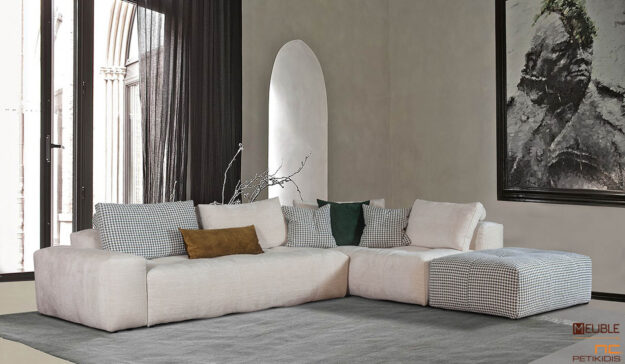 Καναπές γωνία Pixel. Εντυπωσιακός και μοντέρνος σχεδιασμός με σενίλ ύφασμα σε λευκούς τόνους αδιάβροχο και αλέκιαστο. Το τελείωμα της γωνίας είναι σκαμπώ σε ιδιαίτερο ντεσέν. Όλο το ύφασμά του είναι αποσπώμενο για να μπορέσει να πλυθεί όταν το θελήσετε.