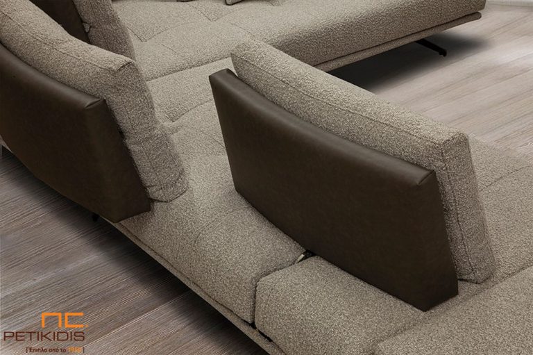 Σαλόνι γωνία Como με μοντέρνο σχεδιασμό. Τα μεταλλικά πόδια δίνουν μια ανάλαφρη αίσθηση. Διαθέτει ένα χαμηλό μπράτσο και ένα ακόμα που δίνει την δυνατότητα να μετακινηθεί εύκολα. Η πλάτη του διαθέτει μηχανισμούς δίνοντας μεγαλύτερο βάθος στο κάθισμα. Μοντέρνο και minimal. Το ύφασμα μπορεί να αφαιρεθεί από όλο το σύνολο του καναπέ.