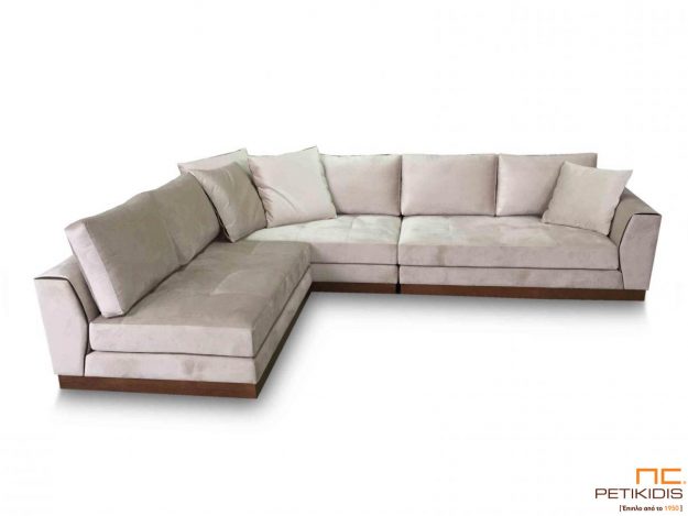 Σαλόνι γωνία Ferrero με ξύλινη βάση και καπιτονέ μαξιλάρι καθίσματος.Διαθέτει τη δυνατότητα αντιστροφής της γωνίας ανάλογα τις απαιτήσεις του χώρου.Το ύφασμα είναι σε εκρου τόνους αλέκιαστο και αδιάβροχο.