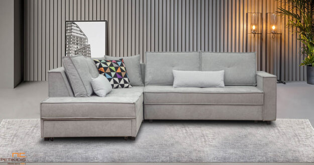 Σαλόνι γωνία Leon. Λιτές γραμμές με δυνατότητα μετατροπής σε διπλό κρεβάτι. Το γκρι ύφασμά του είναι αδιάβροχο. Διαθέτει αποθηκευτικό χώρο. Μπορεί να κατασκευαστεί σε μεγάλη ποικιλία διαστάσεων και χρωμάτων.