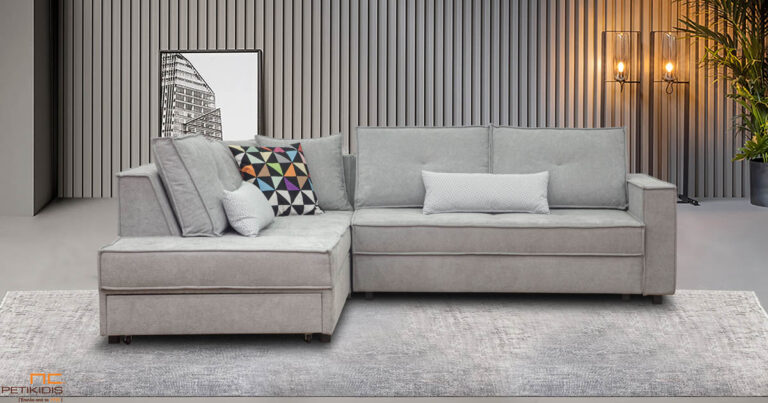 Σαλόνι γωνία Leon. Λιτές γραμμές με δυνατότητα μετατροπής σε διπλό κρεβάτι. Το γκρι ύφασμά του είναι αδιάβροχο. Διαθέτει αποθηκευτικό χώρο. Μπορεί να κατασκευαστεί σε μεγάλη ποικιλία διαστάσεων και χρωμάτων.